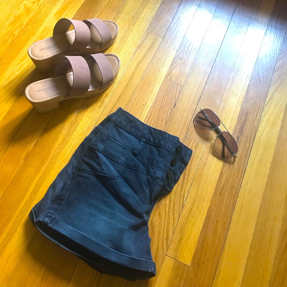 Women’s High-Waisted Black Short Shorts Size 2